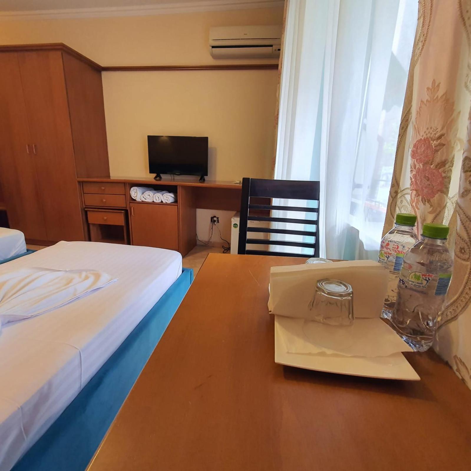 Quick Stop Hotel Tirana Exterior photo