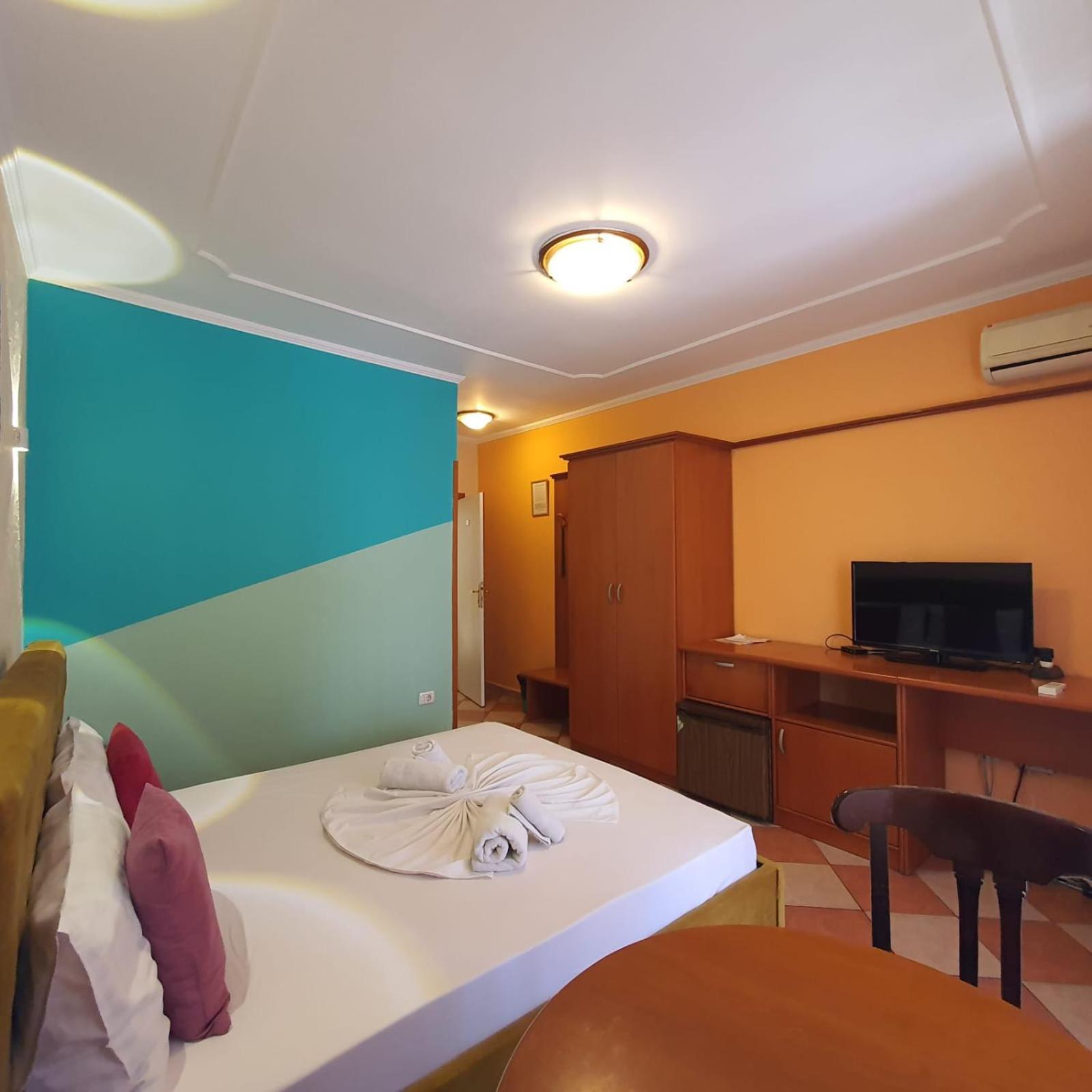 Quick Stop Hotel Tirana Exterior photo
